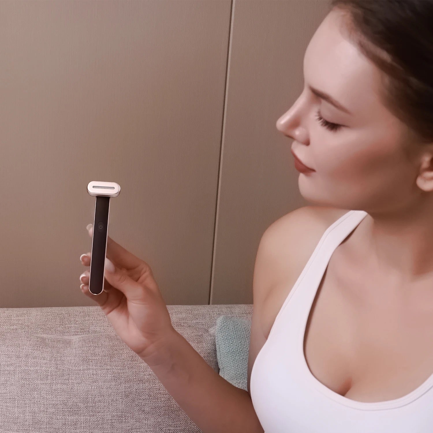 7 color beauty massager Close up